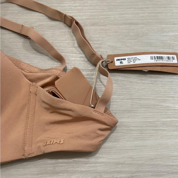 SKIMS Wireless Form Lightly Lined Bra in Clay - Picture 2 of 2